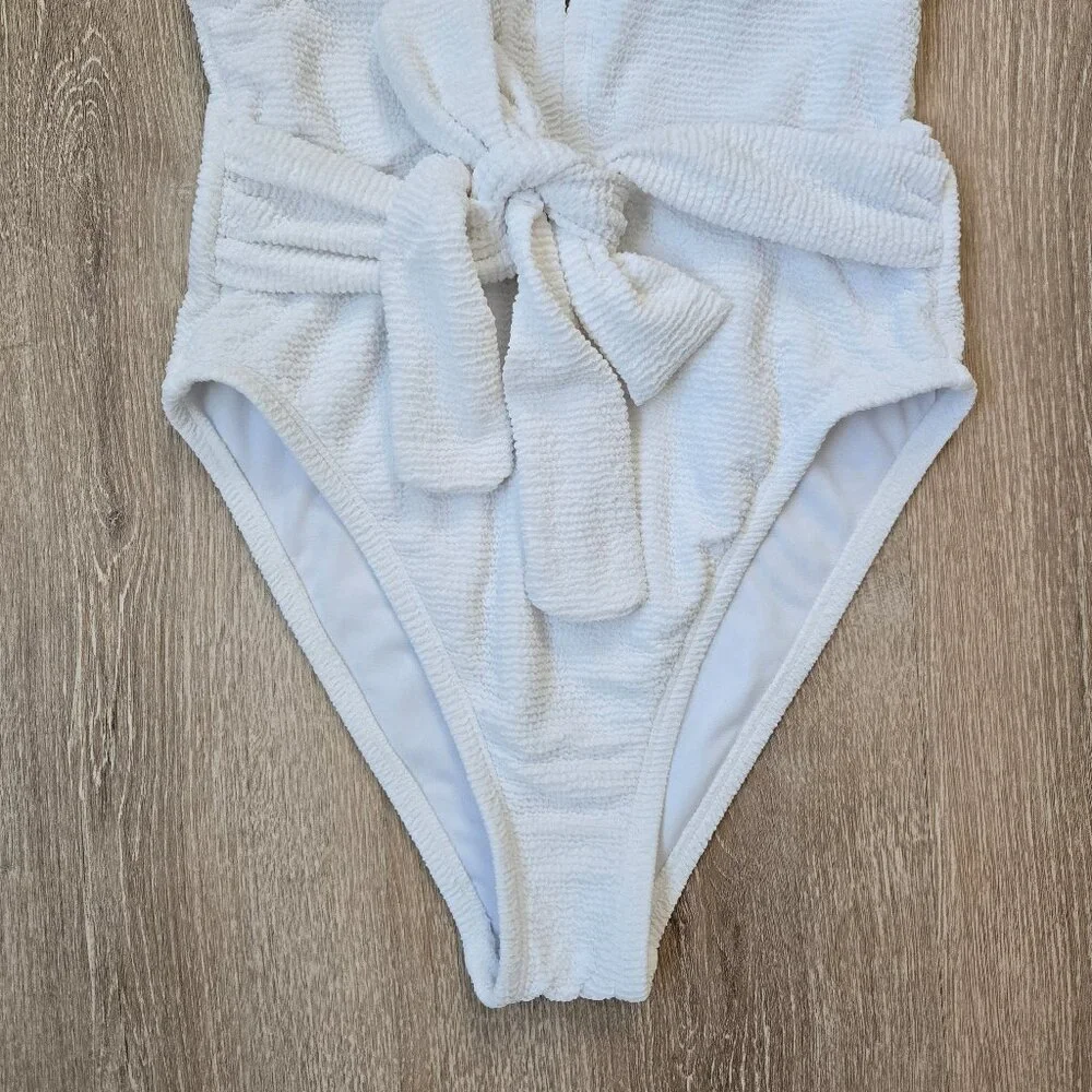 Lulus Sunny Day Babe White Halter One Piece Swimsuit Sz XS New Without Tags $59